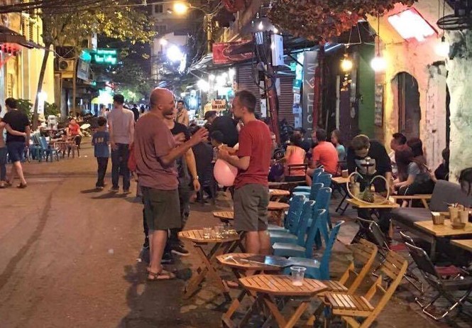 bóng cười, nguy hại, phố cổ, cấm bóng cười, học sinh không hút bóng cười - ảnh 11