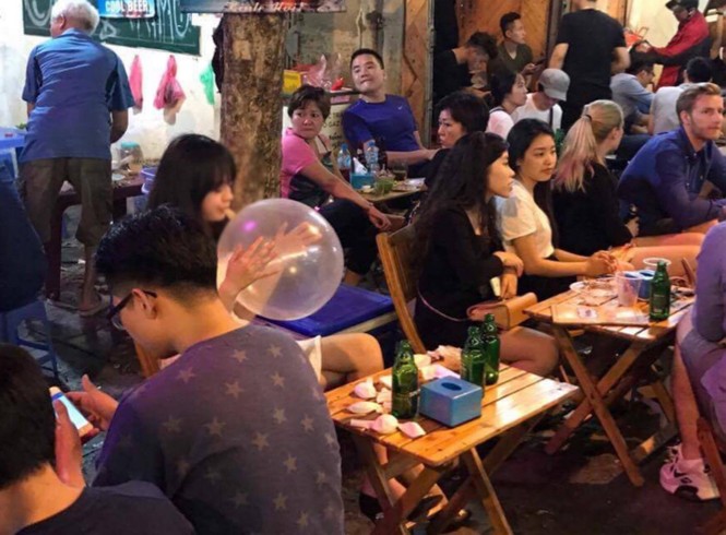 bóng cười, nguy hại, phố cổ, cấm bóng cười, học sinh không hút bóng cười - ảnh 6