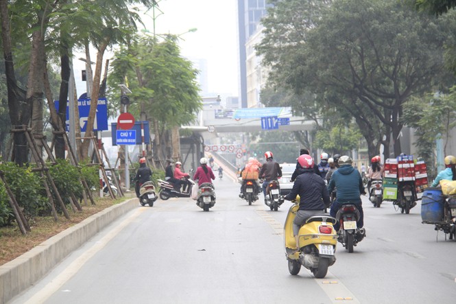 Nhiều người đặt mua vé tháng trong ngày đầu bán vé BRT - ảnh 7