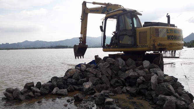 Hình ảnh nước ngập trắng vùng sau sự cố đê điều ở Hà Nội - ảnh 12