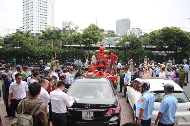 Lãnh đạo quận 1 'cởi áo về vườn' nếu không 'đòi' được vỉa hè - ảnh 4