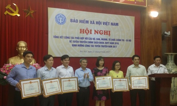 Tỉ lệ người tham gia BHXH, BHYT và BHTN đạt gần 82% dân số - ảnh 1