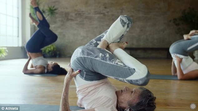 Cụ bà 98 tuổi - giáo viên yoga già nhất thế giới - ảnh 5