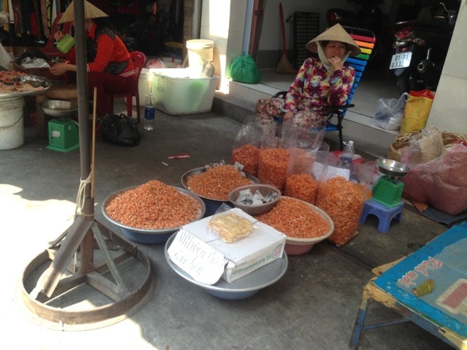 Bánh kẹo, mứt tết 'ba không' đổ bộ chợ Sài Gòn - ảnh 9