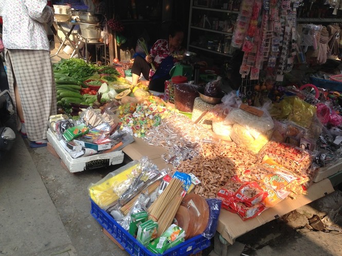 Bánh kẹo, mứt tết 'ba không' đổ bộ chợ Sài Gòn - ảnh 4