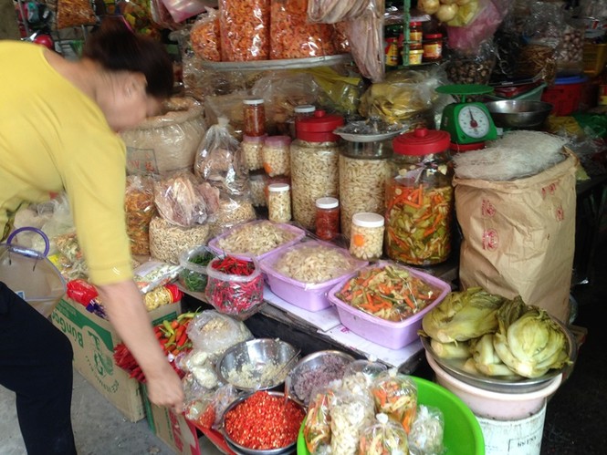 Bánh kẹo, mứt tết 'ba không' đổ bộ chợ Sài Gòn - ảnh 5