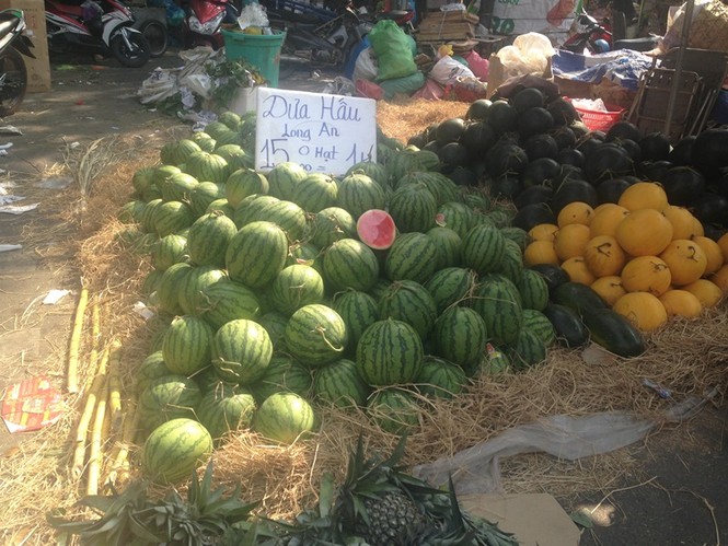 28 Tết, trái cây bắt đầu 'nhảy' giá - ảnh 2
