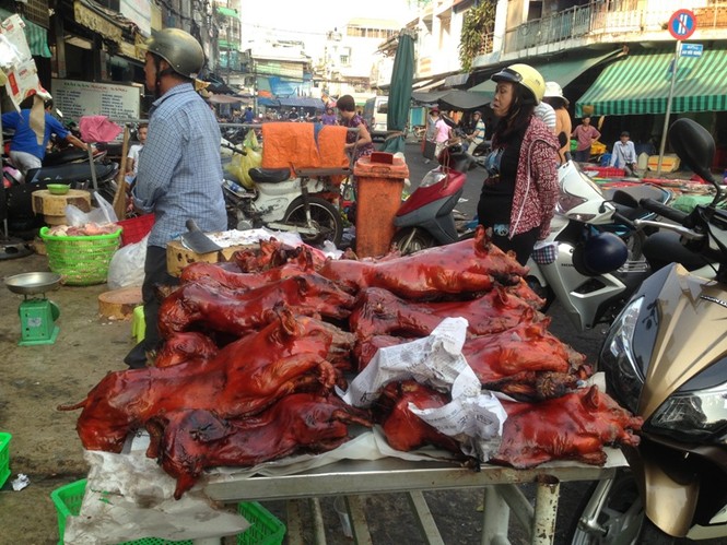 TPHCM: Người dân tấp nập mua đồ cúng ngày vía Thần tài - ảnh 14