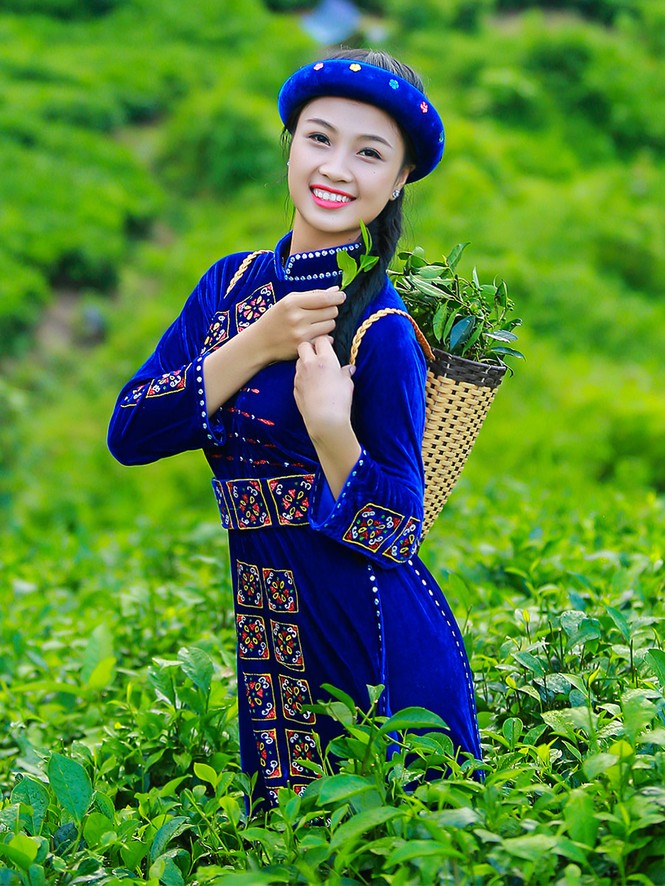 Thí sinh iMiss Thăng Long rạng rỡ sắc áo dân tộc bên đồi chè - ảnh 17