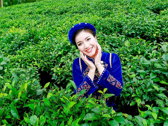 Thí sinh iMiss Thăng Long rạng rỡ sắc áo dân tộc bên đồi chè - ảnh 3