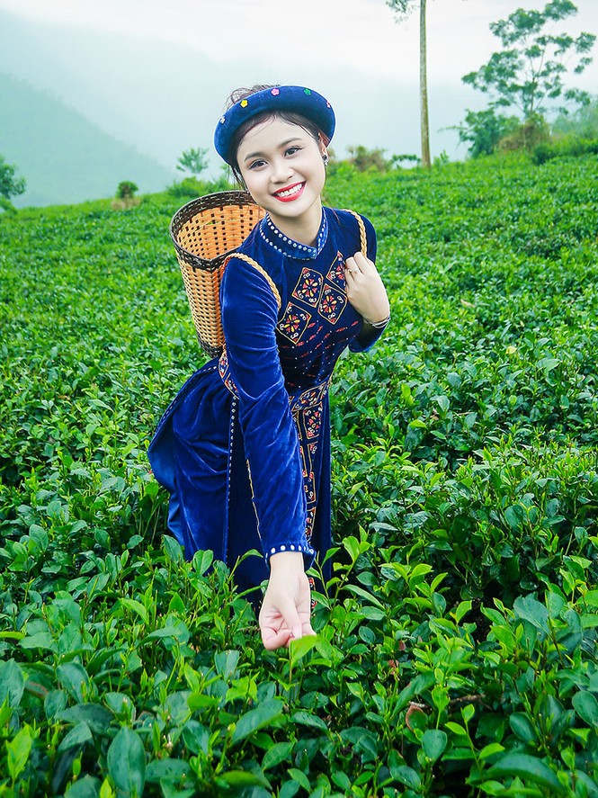 Thí sinh iMiss Thăng Long rạng rỡ sắc áo dân tộc bên đồi chè - ảnh 23