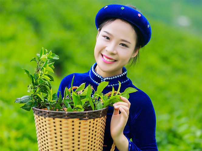 Thí sinh iMiss Thăng Long rạng rỡ sắc áo dân tộc bên đồi chè - ảnh 7