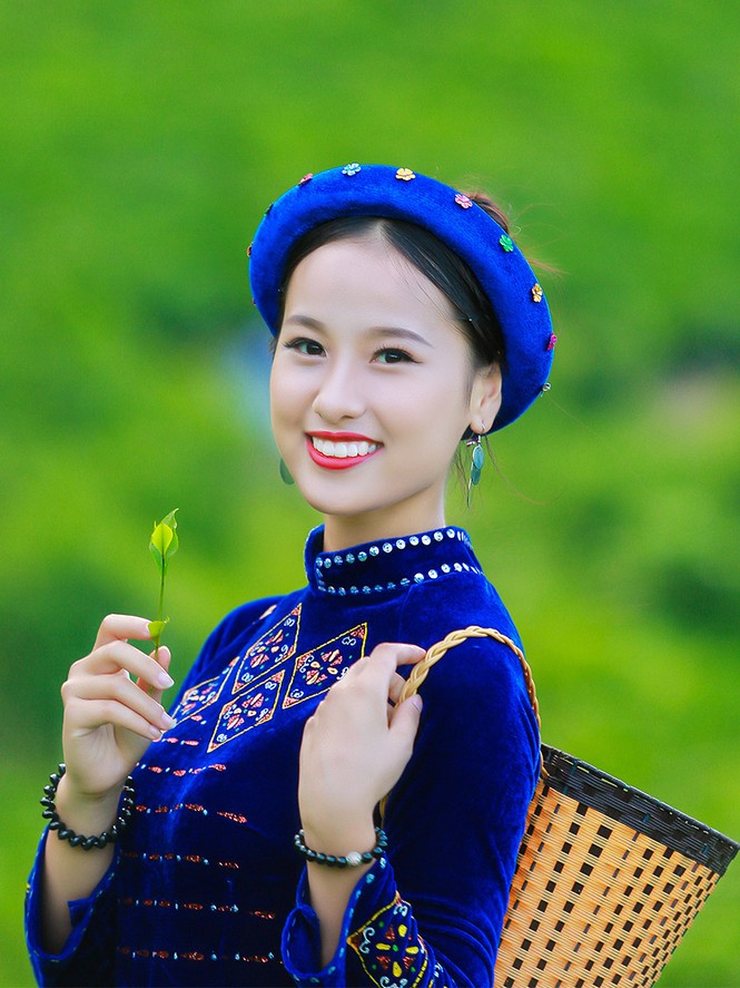 Thí sinh iMiss Thăng Long rạng rỡ sắc áo dân tộc bên đồi chè - ảnh 13