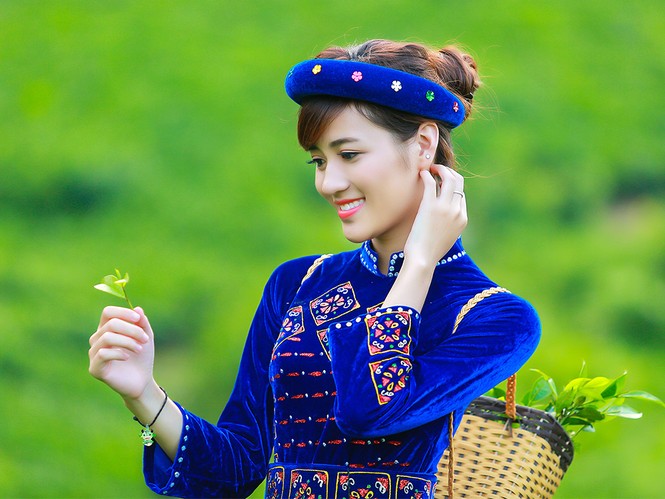 Thí sinh iMiss Thăng Long rạng rỡ sắc áo dân tộc bên đồi chè - ảnh 5