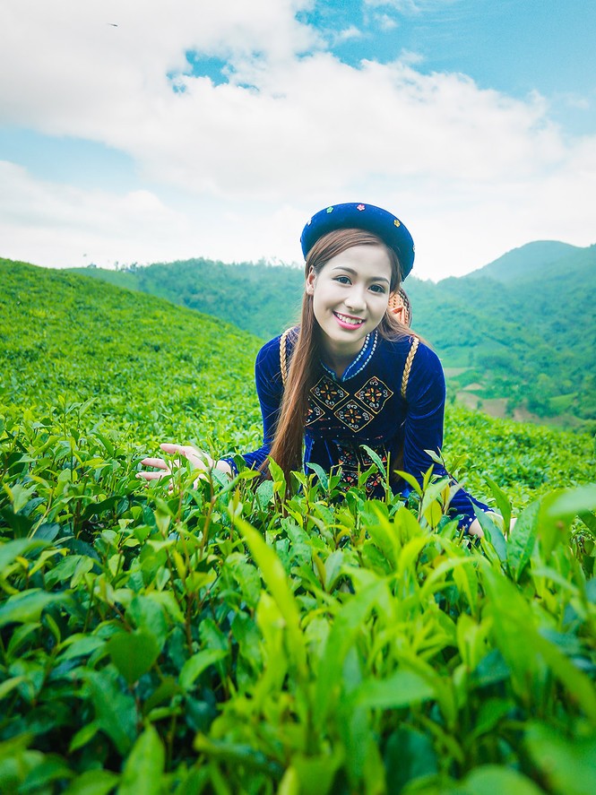 Thí sinh iMiss Thăng Long rạng rỡ sắc áo dân tộc bên đồi chè - ảnh 24
