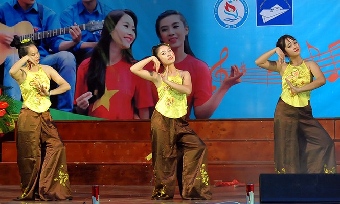 Ấn tượng đêm nghệ thuật sinh viên Bắc Giang tại Hà Nội - ảnh 8