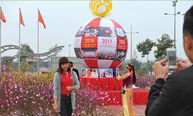 Đông đảo bạn trẻ hiến máu trong Lễ hội Xuân hồng 2017 - ảnh 2