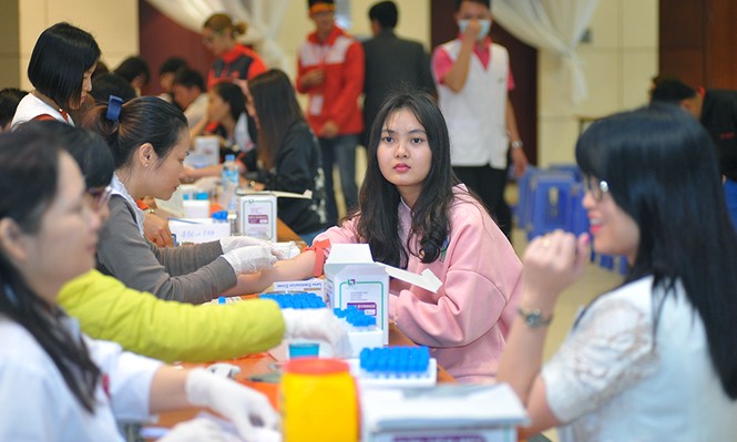 Đông đảo bạn trẻ hiến máu trong Lễ hội Xuân hồng 2017 - ảnh 9