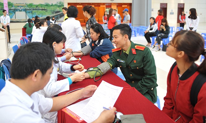Đông đảo bạn trẻ hiến máu trong Lễ hội Xuân hồng 2017 - ảnh 6