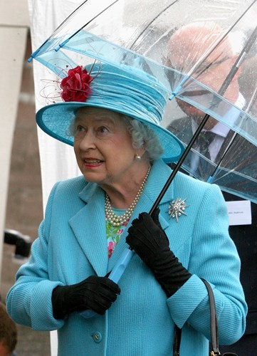 Tiết lộ thú vị về những chiếc ô của nữ hoàng Anh Elizabeth II - ảnh 2
