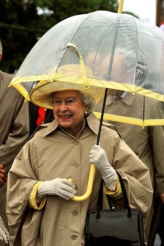 Tiết lộ thú vị về những chiếc ô của nữ hoàng Anh Elizabeth II - ảnh 8