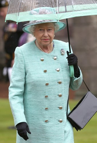 Tiết lộ thú vị về những chiếc ô của nữ hoàng Anh Elizabeth II - ảnh 5