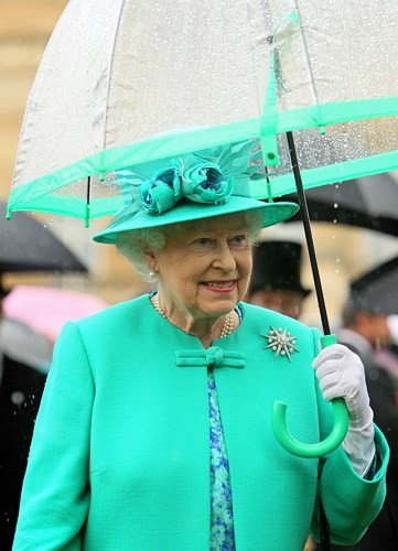 Tiết lộ thú vị về những chiếc ô của nữ hoàng Anh Elizabeth II - ảnh 6