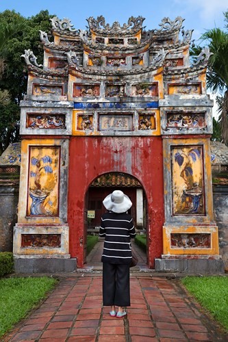 Nhiếp ảnh gia 10 năm du hành quanh thế giới để chụp... những cánh cửa - ảnh 7