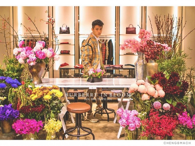 Lãng tử xứ Đài: chủ shop hoa với thân hình siêu mẫu thiêu đốt hàng triệu ánh nhìn - ảnh 10