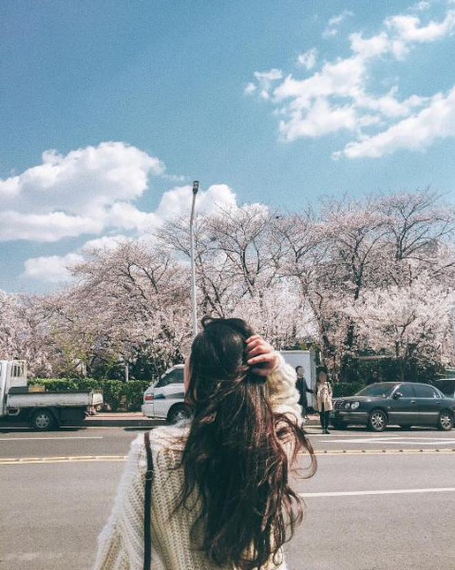Selfie chính diện xưa rồi,