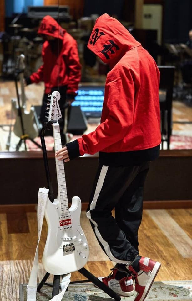 Nhìn giá cây guitar điện của Vương Nguyên (TFBOYS) mà fan sốc không nói nên lời! - ảnh 3