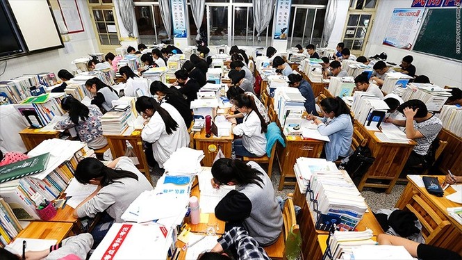 Gaokao - kỳ thi ĐH khốc liệt ở Trung Quốc: Có thể bị phạt tù 7 năm nếu gian lận - ảnh 2