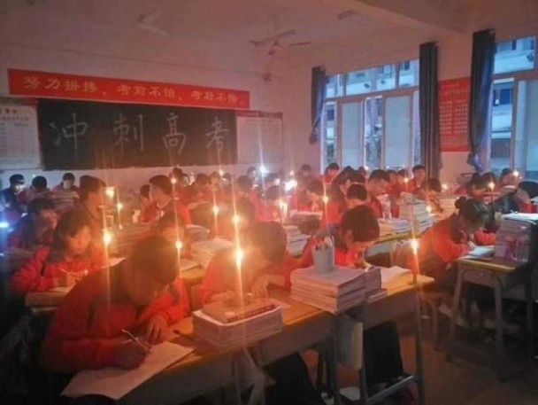 Gaokao - kỳ thi ĐH khốc liệt ở Trung Quốc: Có thể bị phạt tù 7 năm nếu gian lận - ảnh 4