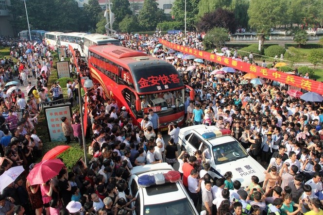 Gaokao - kỳ thi ĐH khốc liệt ở Trung Quốc: Có thể bị phạt tù 7 năm nếu gian lận - ảnh 10