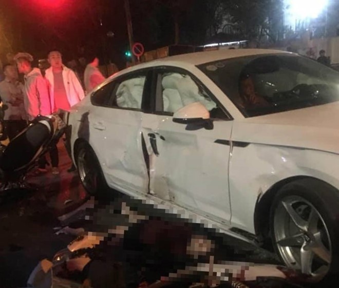 2 xe máy tông xế hộp Audi bung túi khí, 1 người tử vong - ảnh 1