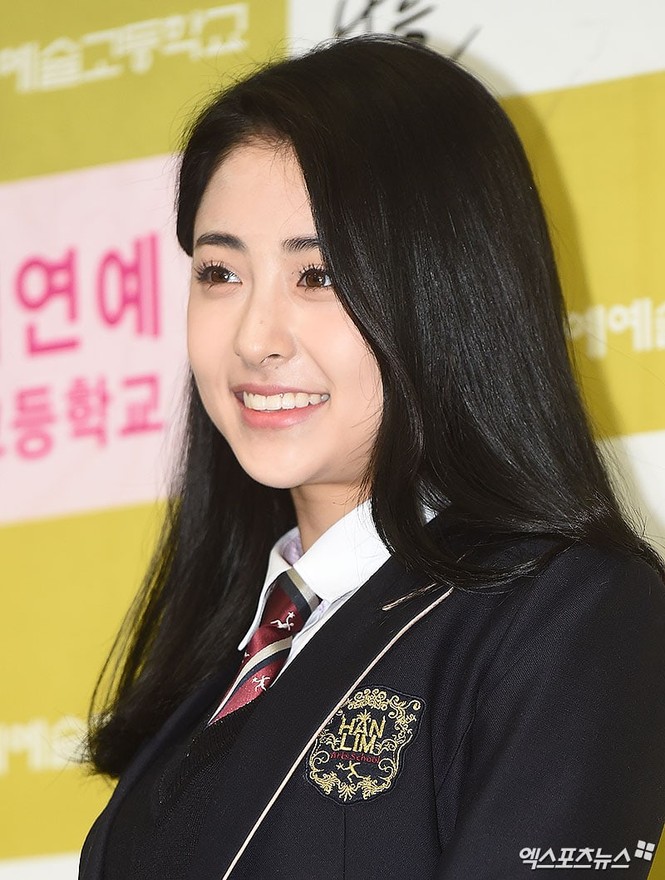 Yuna (ITZY), Samuel, Yoo Seon Ho... rạng rỡ trong ngày khai giảng của trường trung học Hanlim - ảnh 1