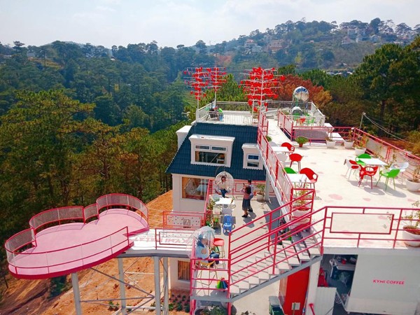 Tìm đến cây cầu trái tim đôi ở Đà Lạt để phá bỏ lời nguyền