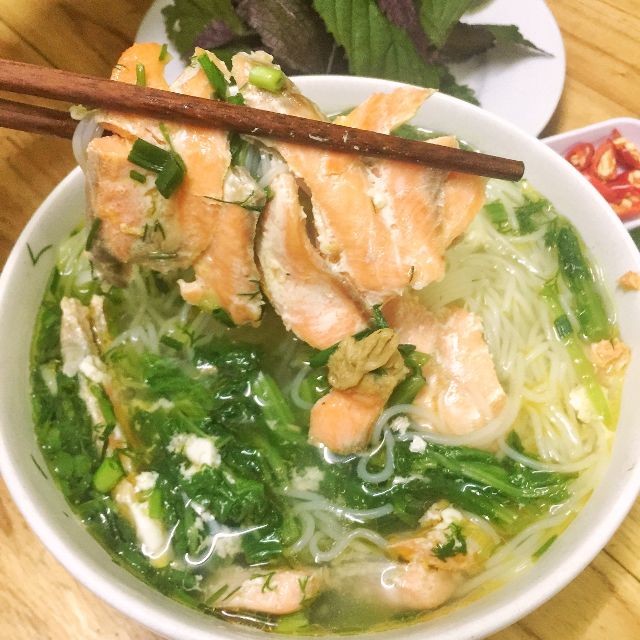 Hà Nội: Thử ngay cháo, xôi, bún cá hồi ngon ngọt trên phố Kim Ngưu - ảnh 3