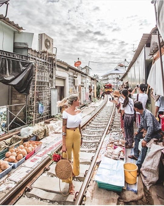 Chợ đường sắt
