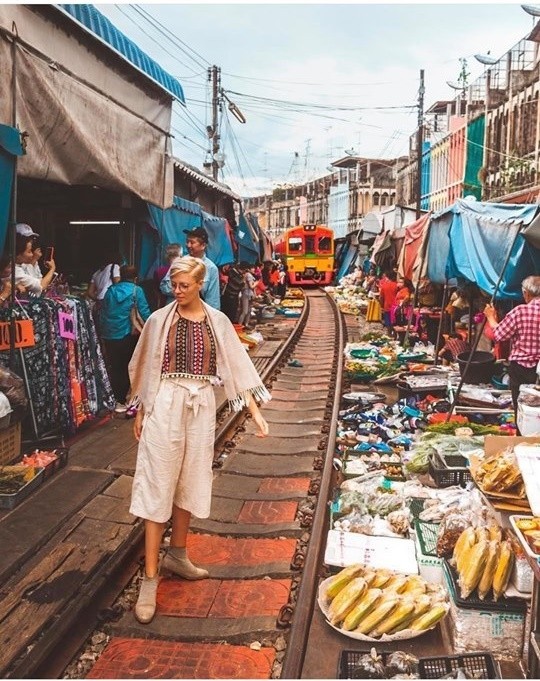 Chợ đường sắt