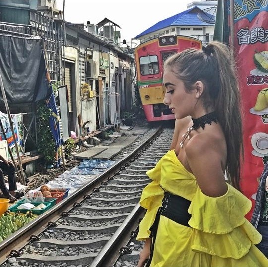 Chợ đường sắt
