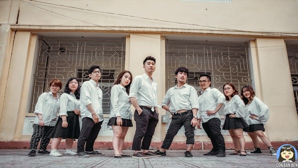 Có bạn thân là để chụp ảnh kỉ yếu “tộc lùn” cùng nhau! - ảnh 1
