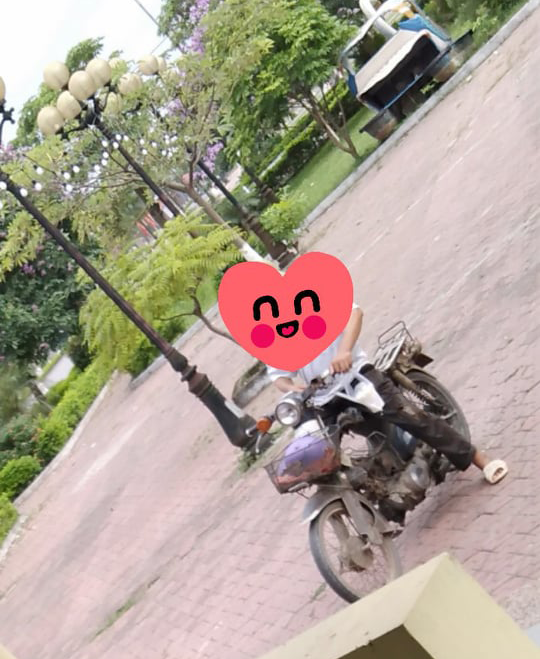 Xúc động trước dáng vẻ lam lũ của ông bố lần đầu đi mua trà sữa cho con - ảnh 1