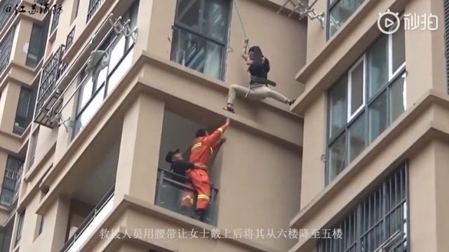 Trung Quốc: Cô gái liều lĩnh trèo từ tầng 6 chung cư ra ngoài để thoát khỏi bạn trai - ảnh 2