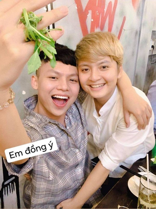 Đông Nhi khoe nhẫn kim cương, cộng đồng mạng