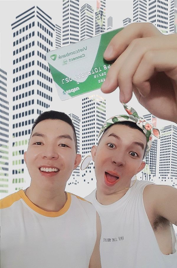 Đông Nhi khoe nhẫn kim cương, cộng đồng mạng