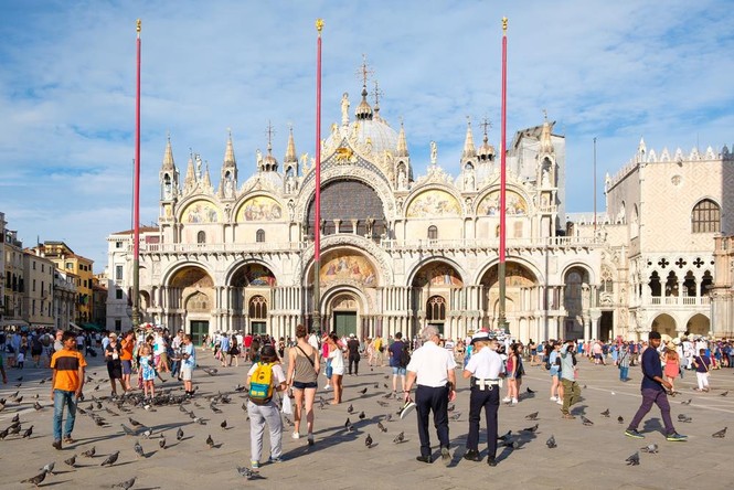 Cấm để ngực trần, đi bộ và những quy định cho du khách ở Venice - ảnh 3