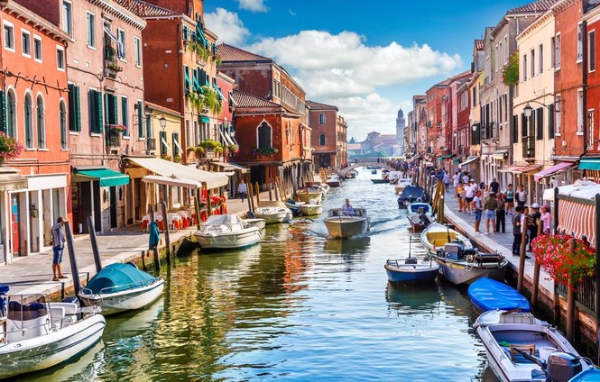 Cấm để ngực trần, đi bộ và những quy định cho du khách ở Venice - ảnh 7