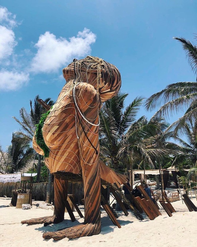 Resort ma mị với hình nhân gỗ khổng lồ tại thị trấn cổ ở Mexico - ảnh 6