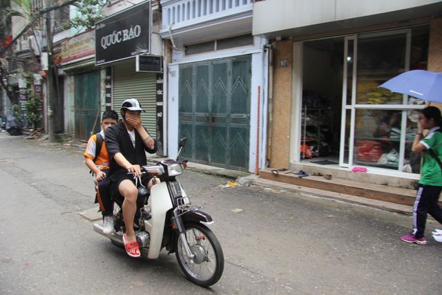 Sau vụ cháy kinh hoàng: Sơ tán con về quê, nhiều nhà dân nhận